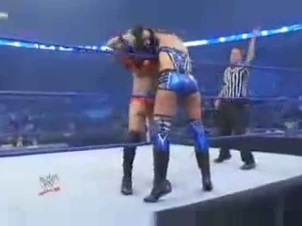 Smackdown 10/4/2009 - Gail Kim vs. Michelle McCool