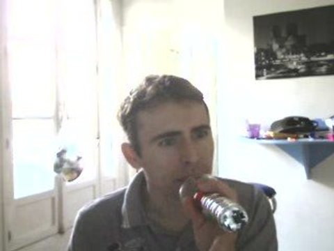 Wiwi égratigne Roses are red