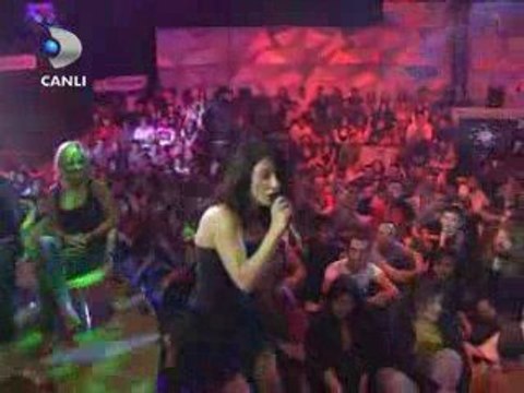 Hande Yener @ Kingo Disco - Romeo Rock Version
