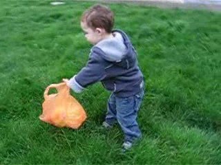 noa a la chasse aux oeufs ...