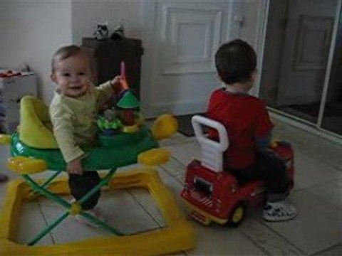 mila et noa, la poursuite ... lol