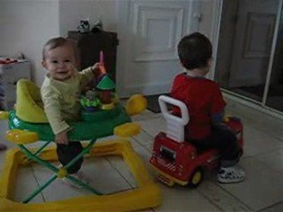 mila et noa, la poursuite ... lol