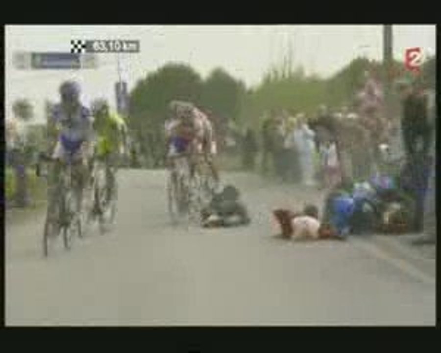Accident moto Paris - Roubaix 2009
