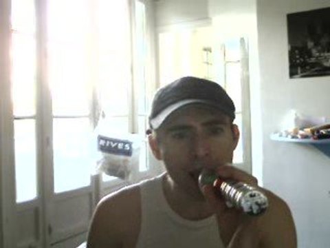 Wiwi égratigne Aimer de Frédéric François