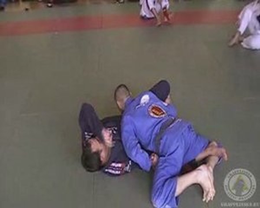 06 Gi Sweep en De La Riva - Jiu Jitsu Brésilien.