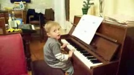 Esteban futur pianiste