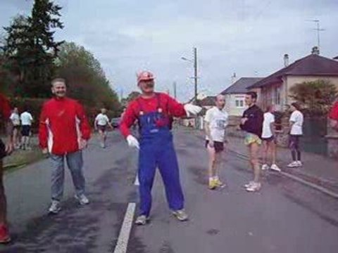 mario et son triporteur aux Foulées castelbourgeoises 2è pa
