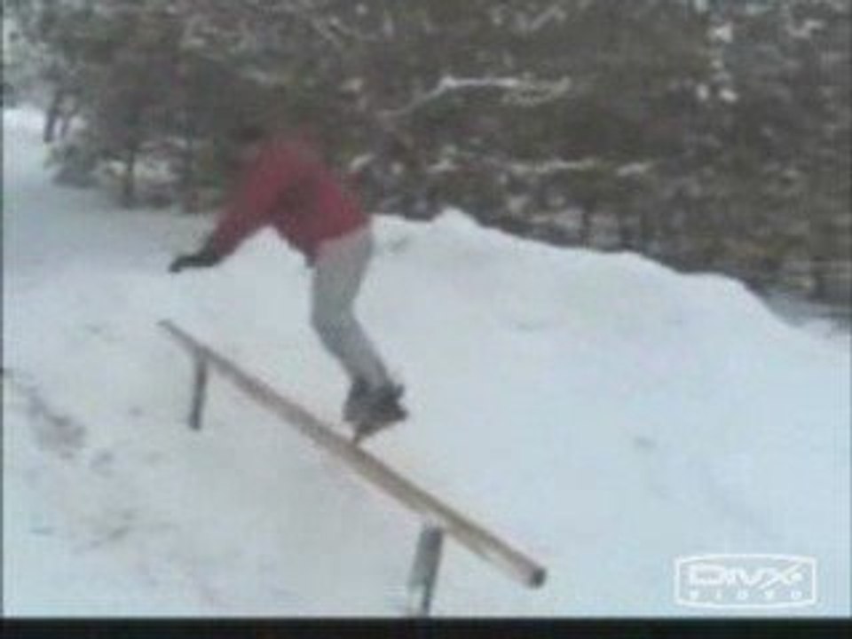 Régis fait de la rampe en surf