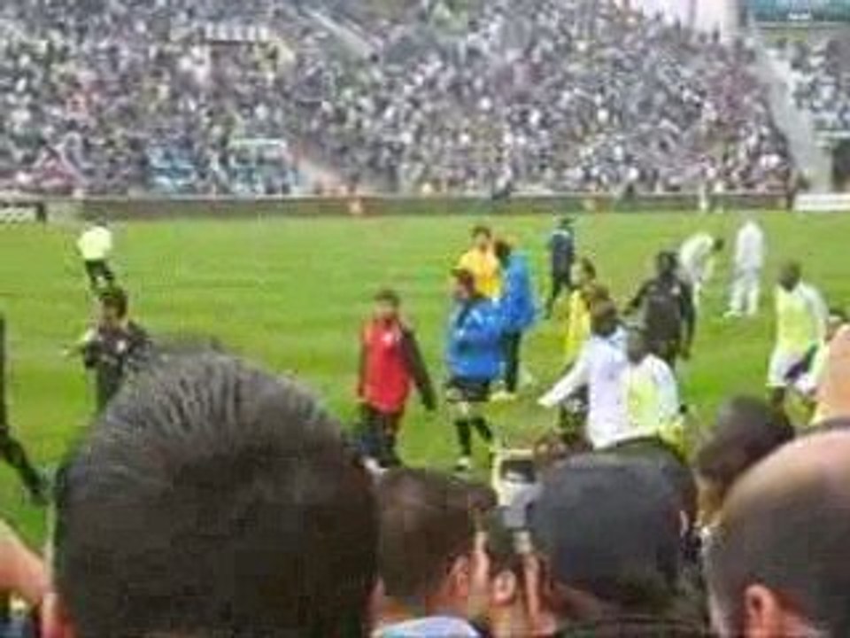 Toujours à la mi-temps