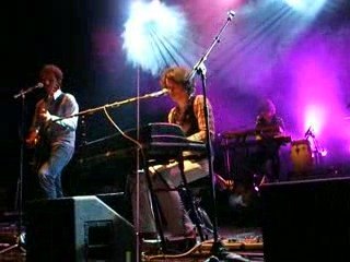 Tahiti 80 - Wallpaper for the soul (live)