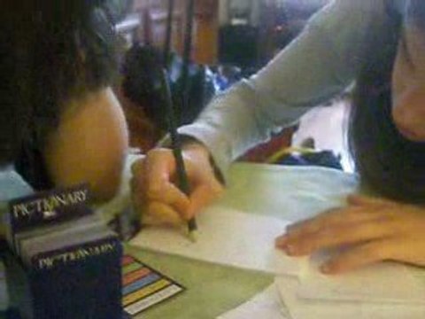 pictionnary : Marion et Coralie ... 2 mdr