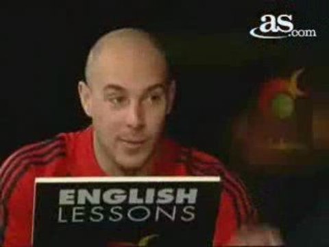 Pepe Reina teaches Iker Casillas English
