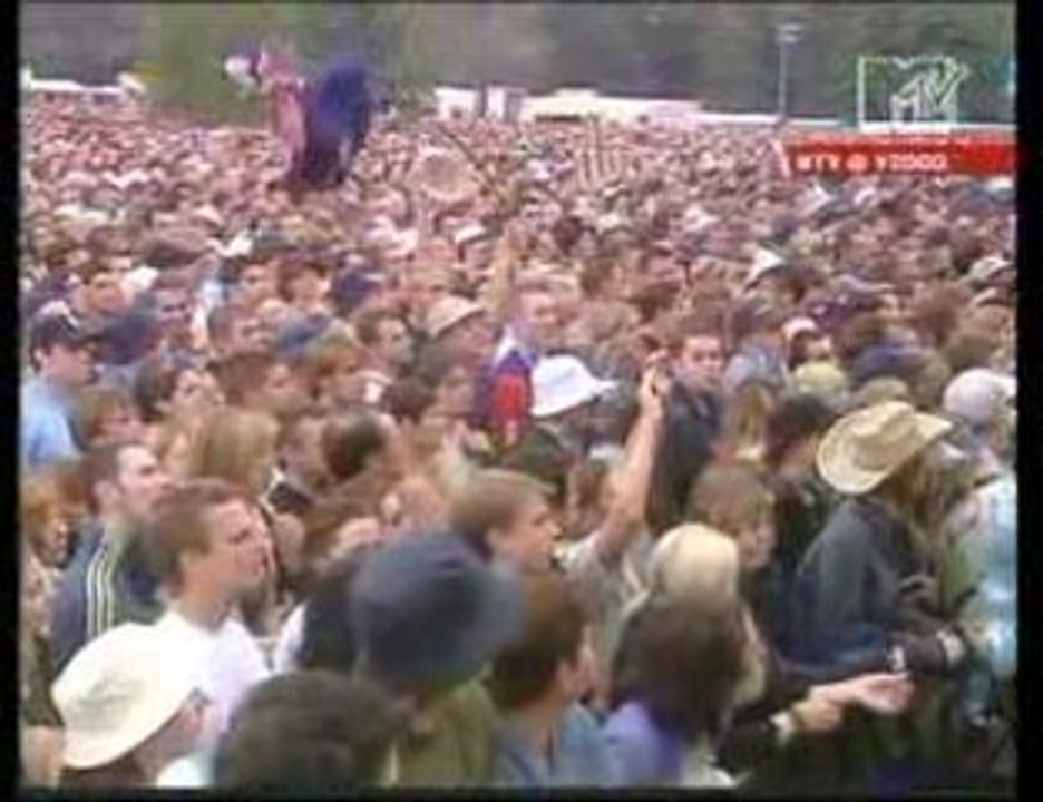 Coldplay - Trouble  live at V2000 (2000)