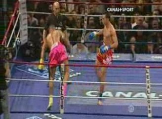 FARID VILLAUME VS KATHAPET - BOXE THAI
