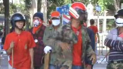 Preparatifs explosifs des "Rouges" en vue des affrontements