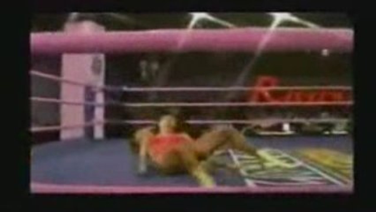 Junglewoman & Spanish Red vs Cheerleaders