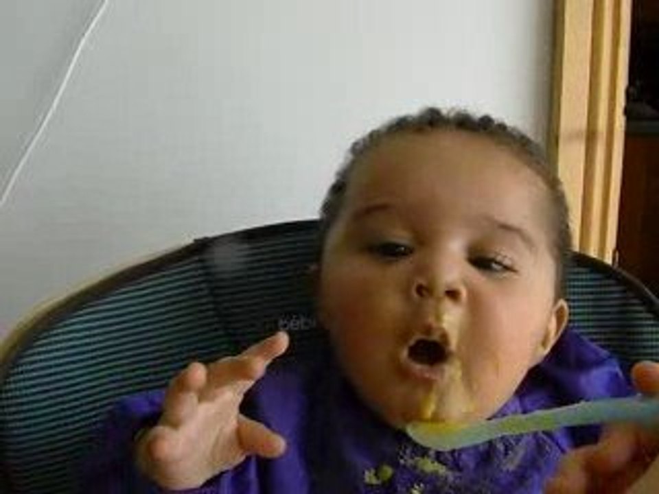 Donne le manger  Donnne Doooonnne j'ai dit....