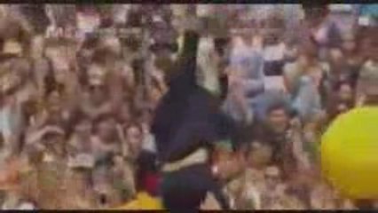 Coldplay - Fix You ( Chris martin running in the stadium ! )