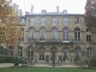 Etat cherche à vendre bijoux de famille