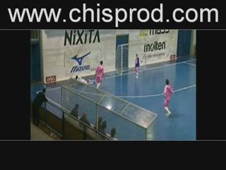 Foot en salle freestyle 2009 (video rare)