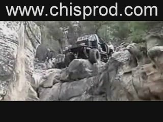 Voiture qui escalade un roché (vidéo rare)