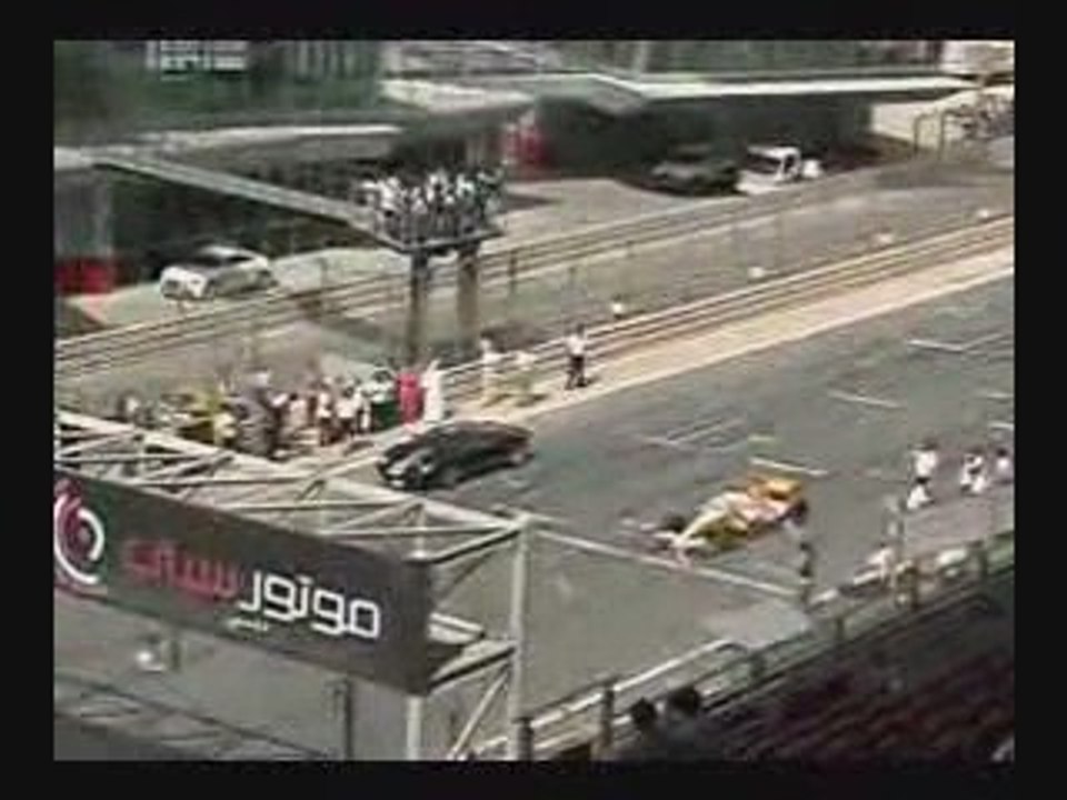 Renault F1 Crash Dubai Autodrome 2009