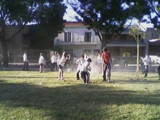 Eze, Egresados 2007, Guerra de Huevos