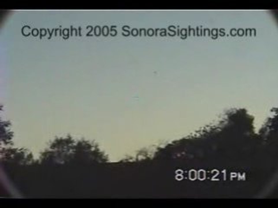 BRIGHT UFO CHANGING COLOR Video