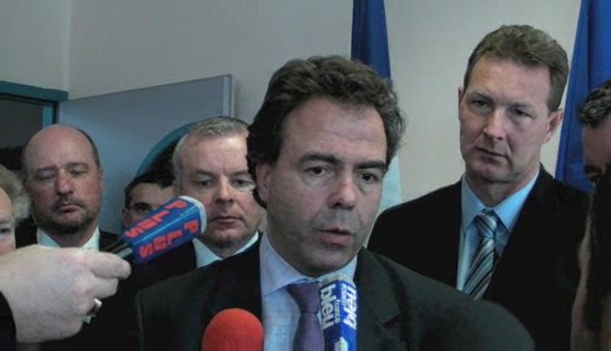 Luc Chatel visite le centre CTDEC en Haute-Savoie