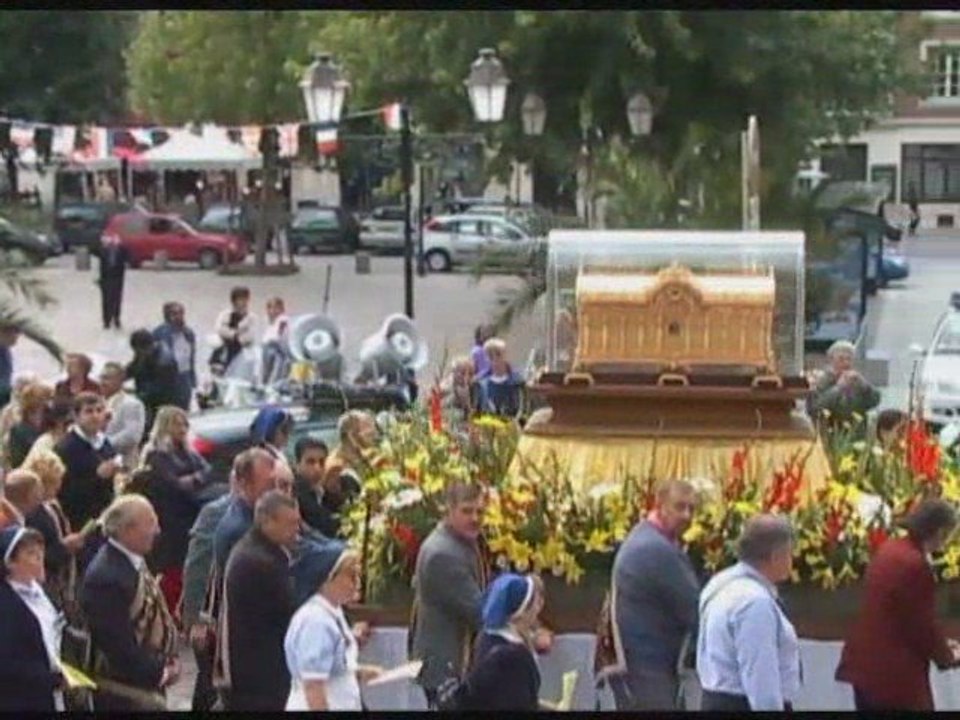 procession des reliques de sainte Thérèse
