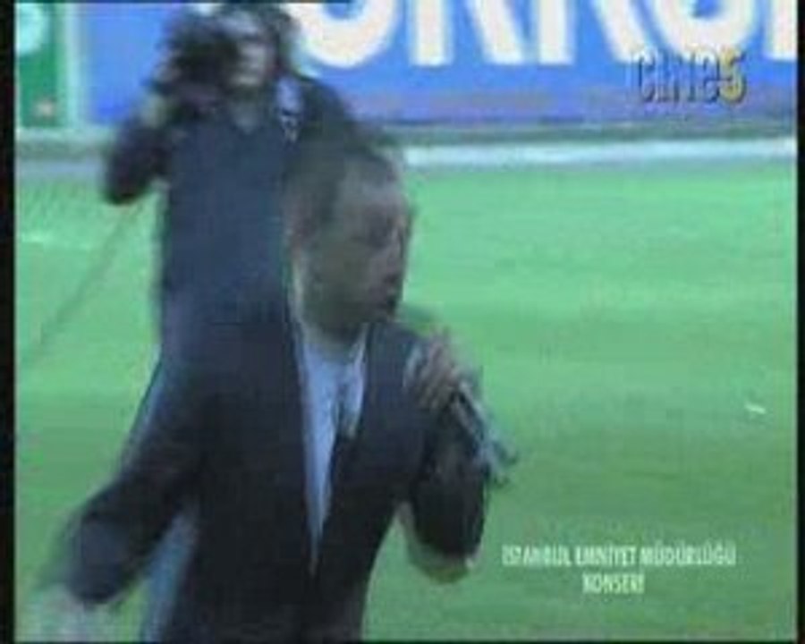 Murat Dalkılıç Bize Gidelim Beyler Konser Performans