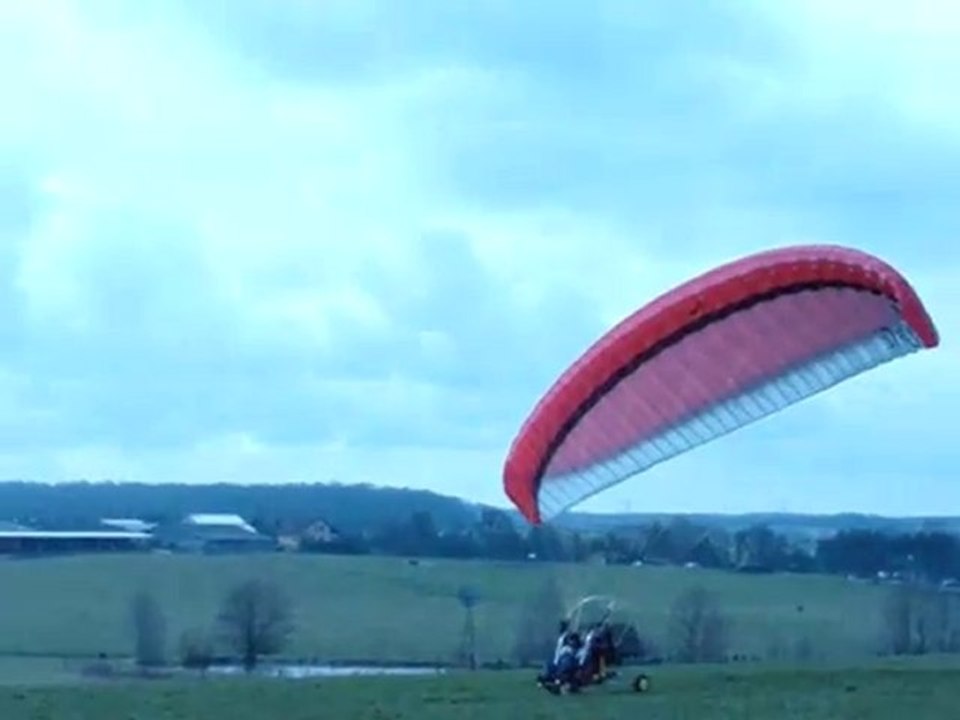 Vol paramoteur en biplace www.revailes57.fr