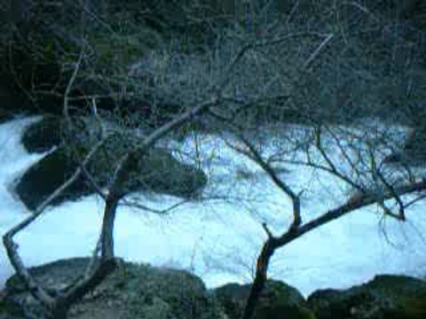 FONTAINE DE VAUCLUSE EN CRUE