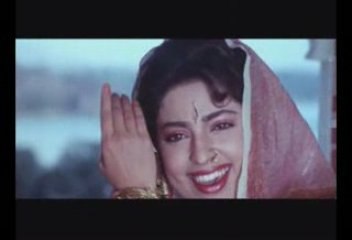 Aamir Khan & Juhi Chawla: Un Clip Inoubliable que Vous Allez Adorer 🎬