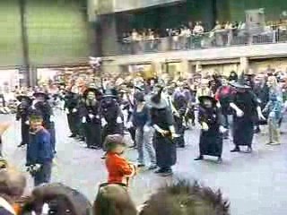 Les sorcieres qui danse et nos echevins le font tres bien