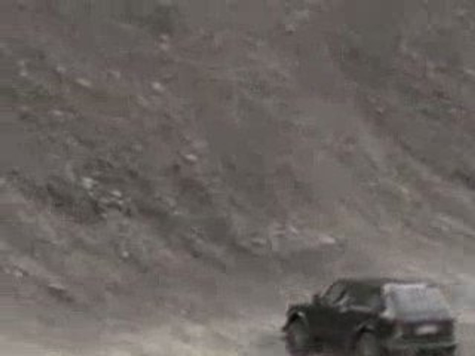 Régis fait du half-pipe en LADA
