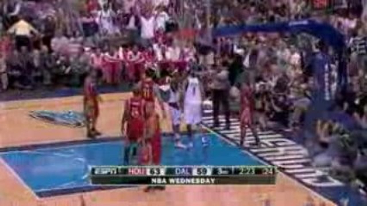 NBA Jason Kidd finds Ryan Hollins in a pack of Houston playe