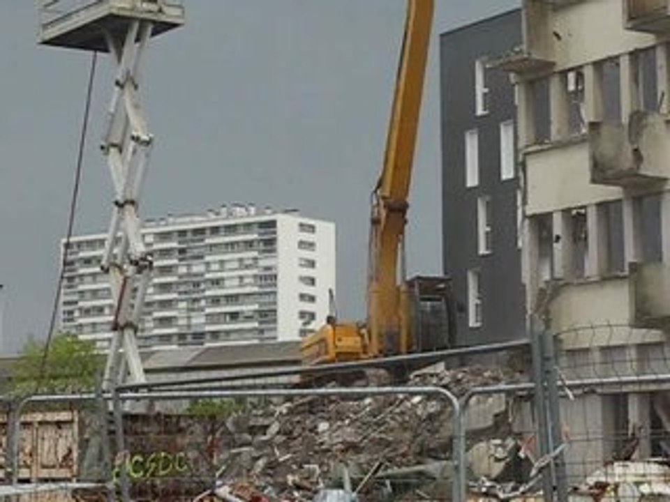 Destruction du foyer des jeunes travailleurs "Port-Beaulieu"