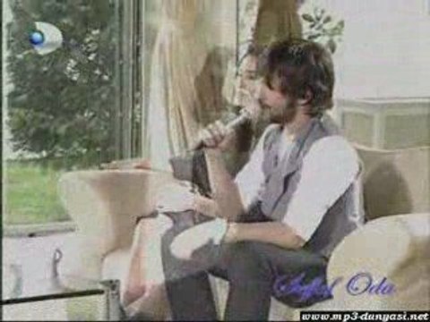 Yalın - Meleklerin Sözü Var (Şeffaf Oda Canlı Performans)