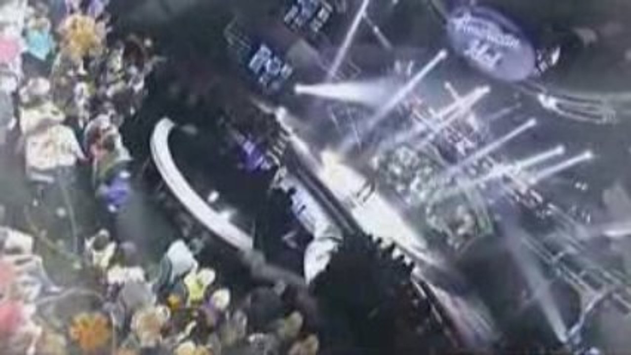 Adam Lambert - Black or White (American Idol Studio Version)