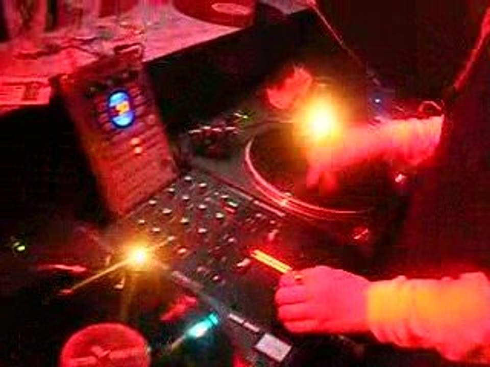 SOUND SYSTEME A LA TAVERNE DJ GONE CRAZY DIDDY LOVE