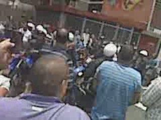 Video aficionado agresión a Ledezma en la Av. Libertador