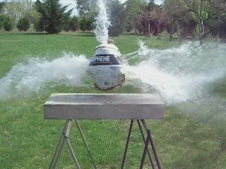 taurus raging bull 454 casull VS bidon d'eau 6 L revolver