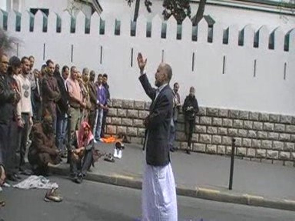 Manif Anti Boubakeur devant la Mosquée de Paris