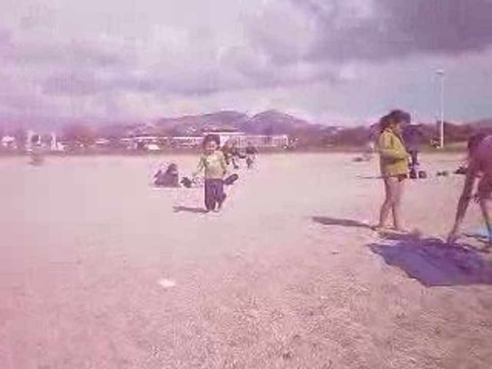 Silianna sur la plage abandonnée (ou presque)