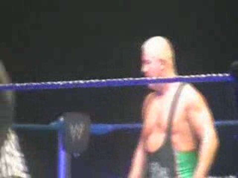 Smackdown Strasbourg 17/o4/o9 : Finlay VS Mark Henry 1