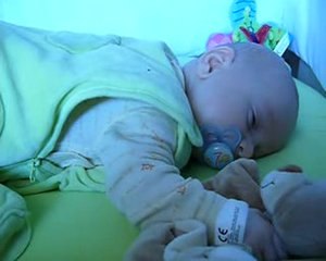 Dodo avec mon doudou