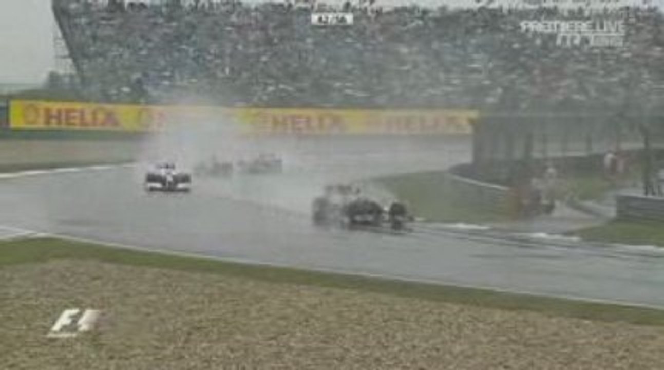 Raikkonen ve Hamilton'ın Trulli'yi geçişi