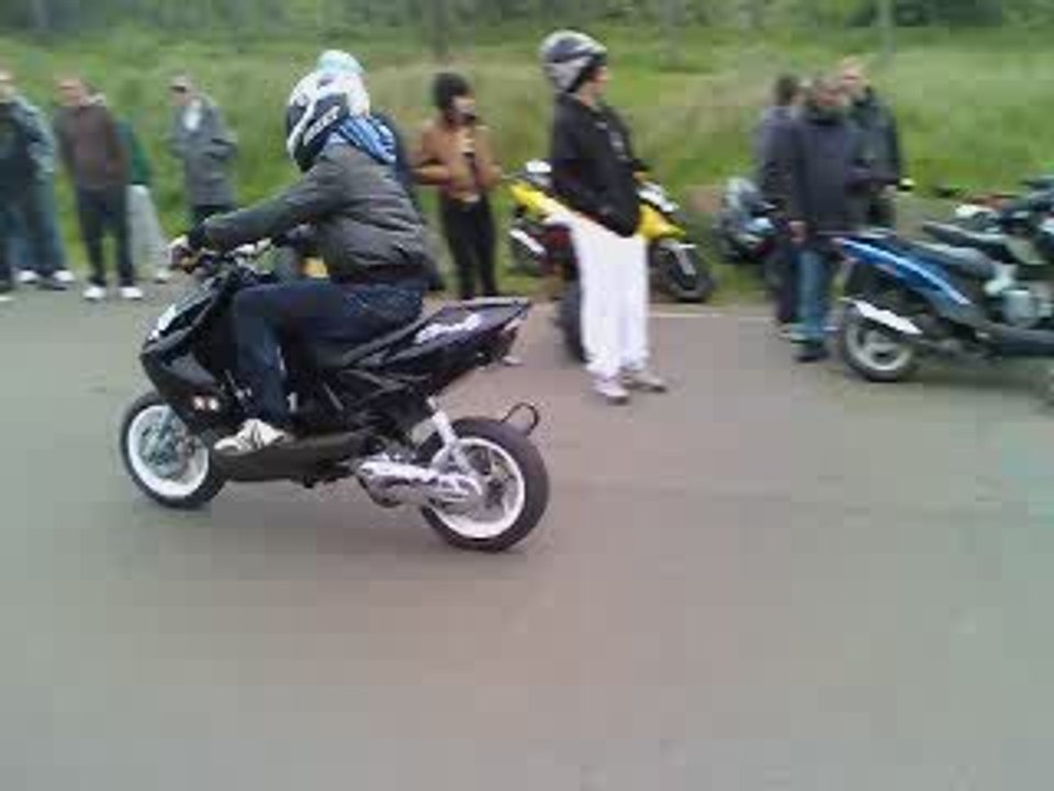 rasemblement  de scoot a calais