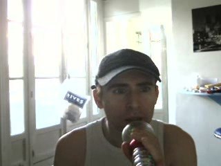 Wiwi égratigne "Army of me"